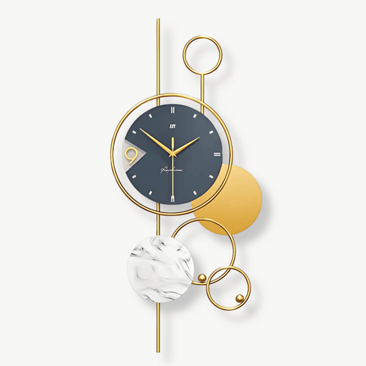 Große dekorative Uhr im modernen Stil