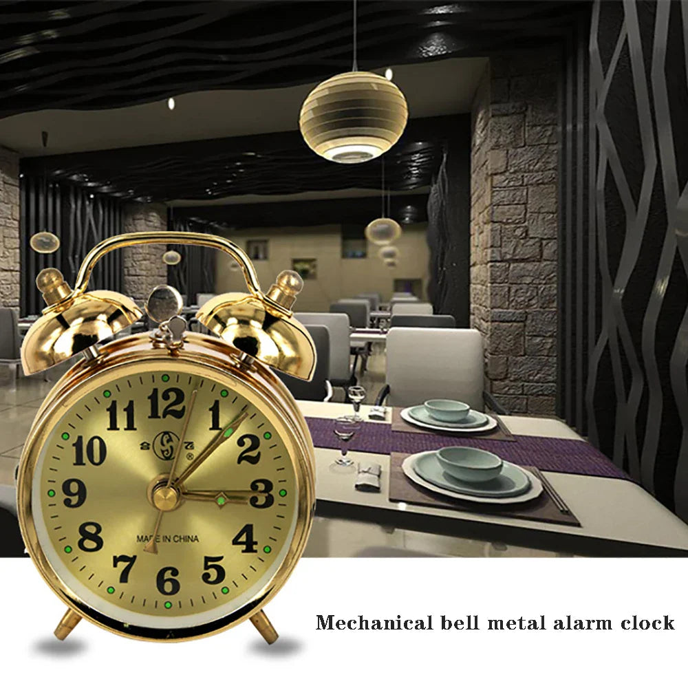 Goldener Vintage-Wecker