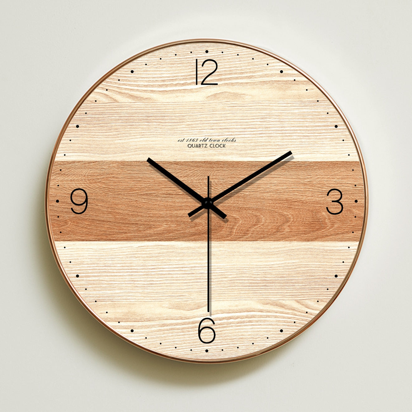 Wanduhr aus Holz mit zweifarbiger Nuance