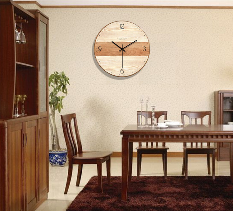 Wanduhr aus Holz mit zweifarbiger Nuance