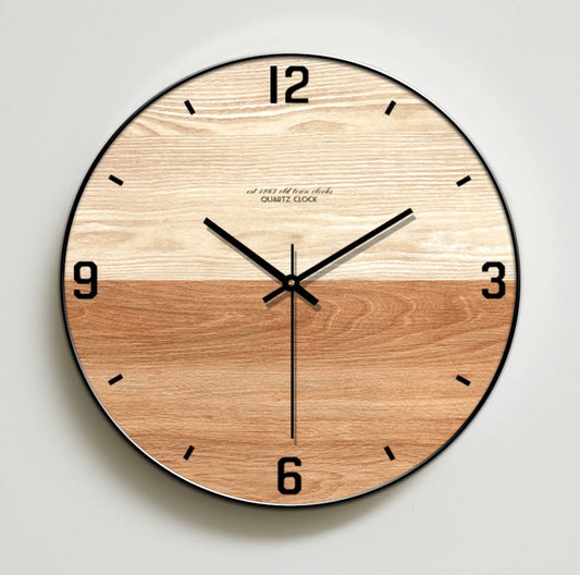 Wanduhr aus Holz mit zweifarbiger Nuance