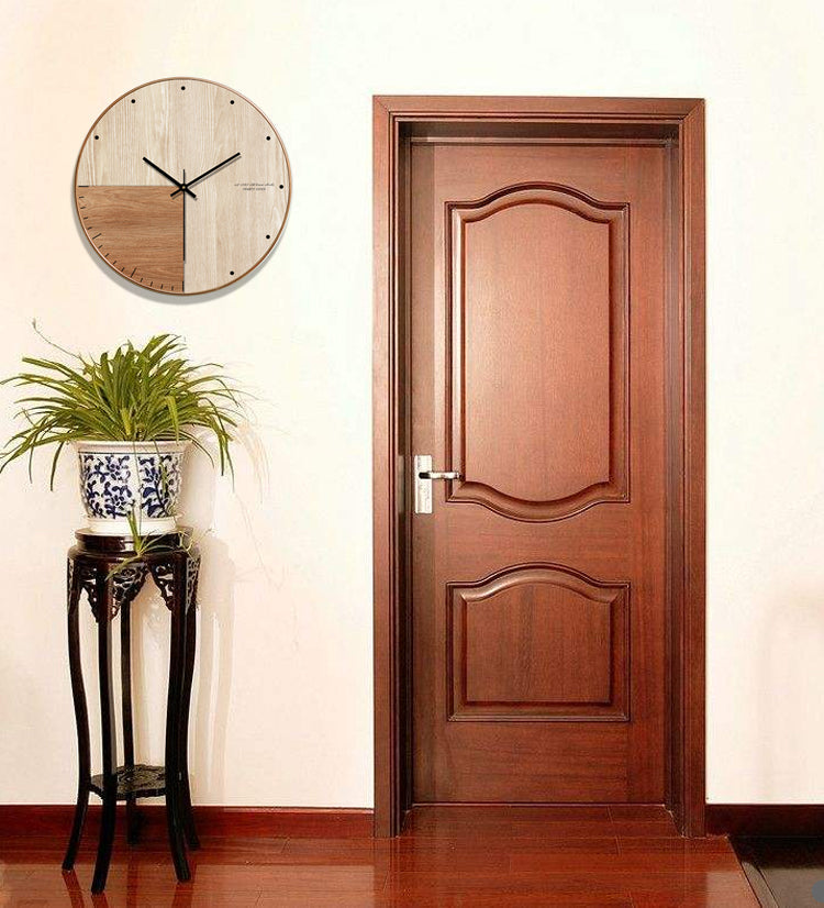 Wanduhr aus Holz mit zweifarbiger Nuance