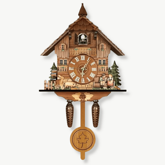 Traditionelle Kuckucksuhr im Chalet-Stil