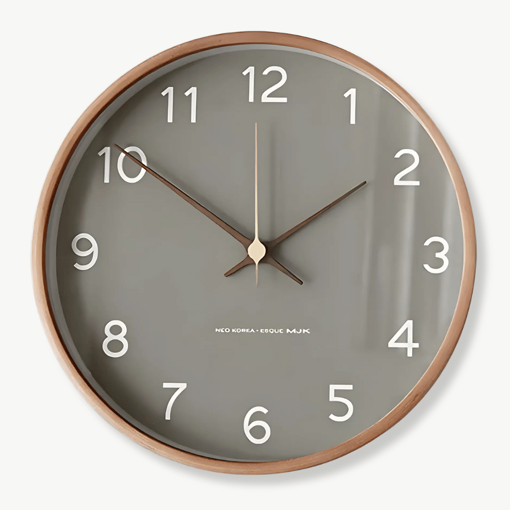 Wanduhr aus massivem nordischem Holz