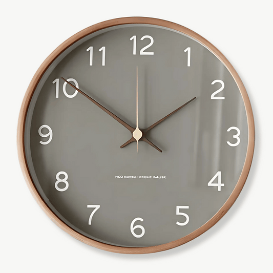 Wanduhr aus massivem nordischem Holz