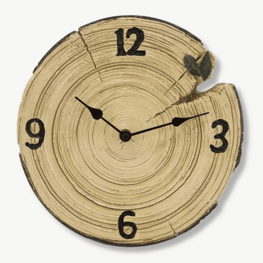 Rustikale Baumstamm-Wanduhr