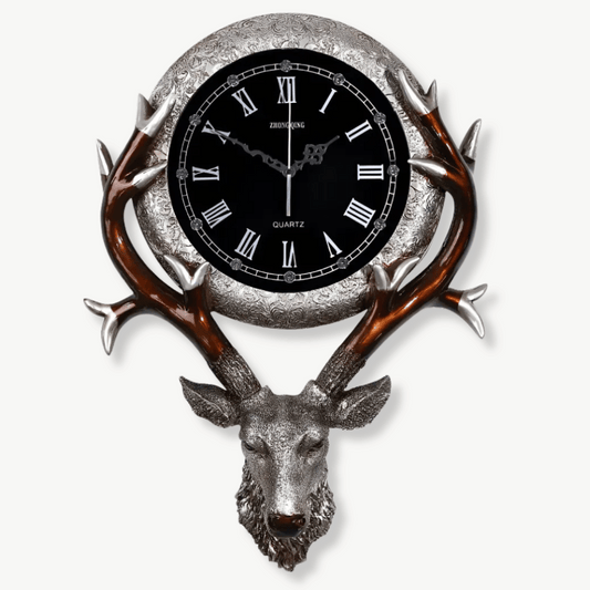 Wanduhr mit Hirschmotiv