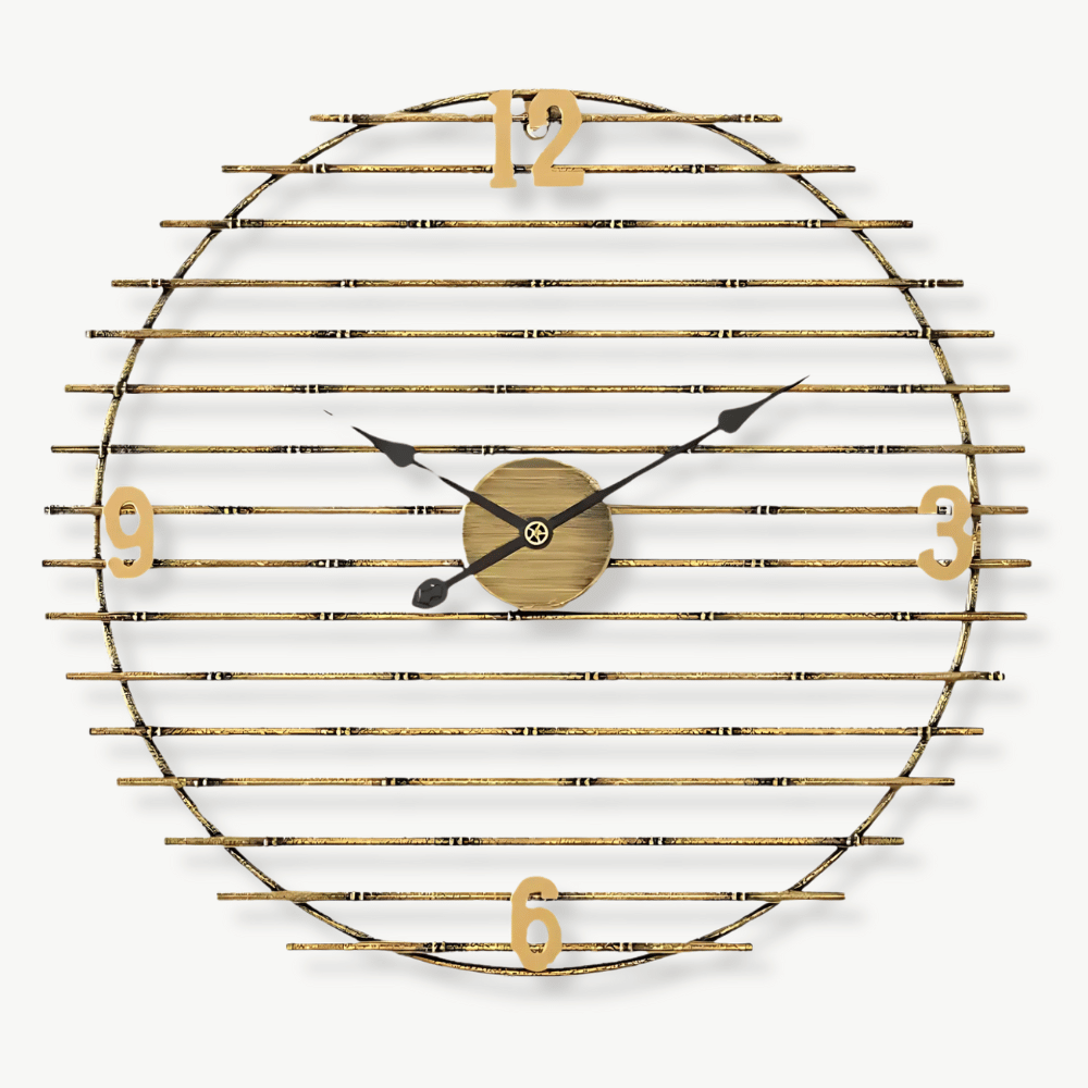 Wanduhr aus goldenem Metall