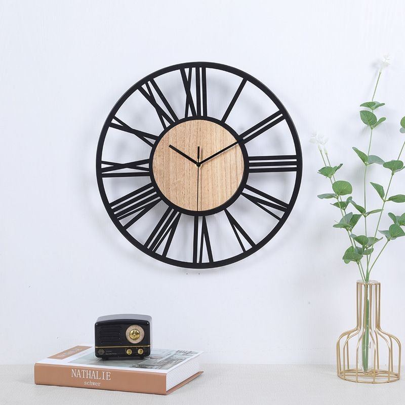 Wanduhr aus skandinavischem Holz