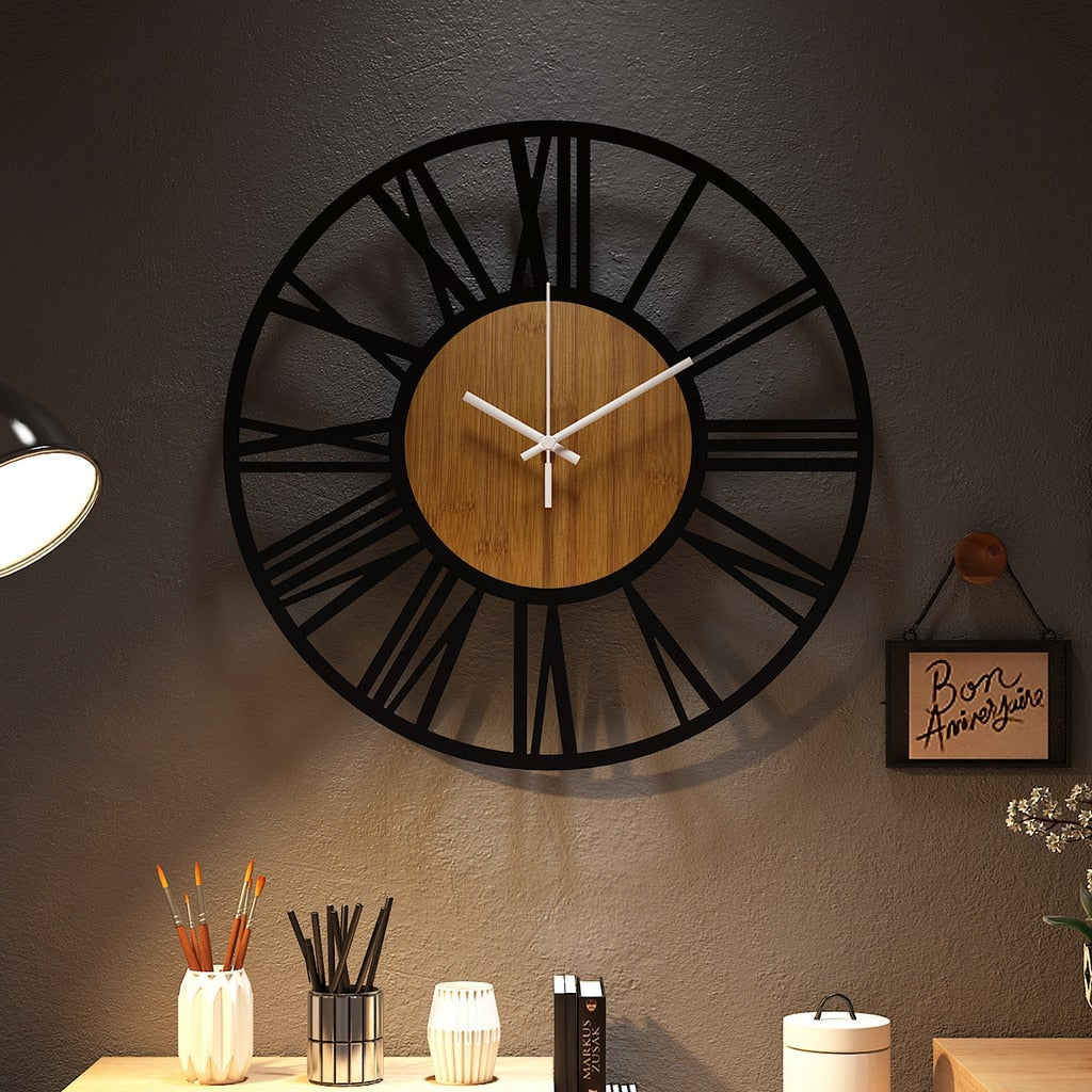 Wanduhr aus skandinavischem Holz