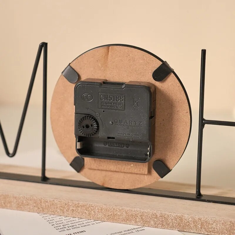 Uhr Tisch Design Industriell Schriftzug HOME