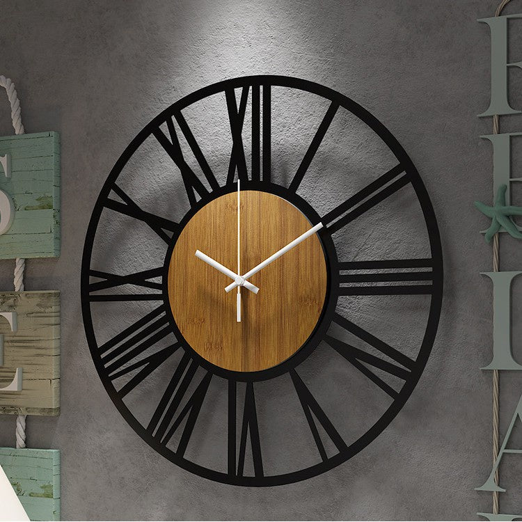 Wanduhr aus skandinavischem Holz