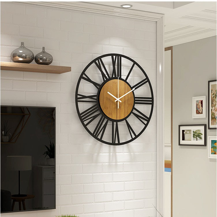 Wanduhr aus skandinavischem Holz