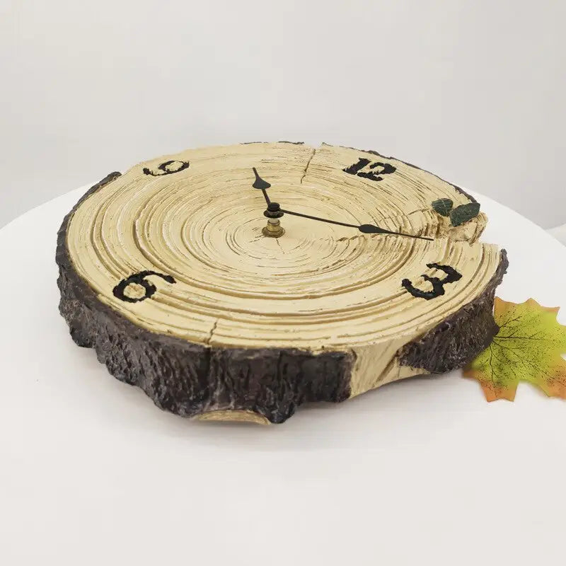 Rustikale Baumstamm-Wanduhr