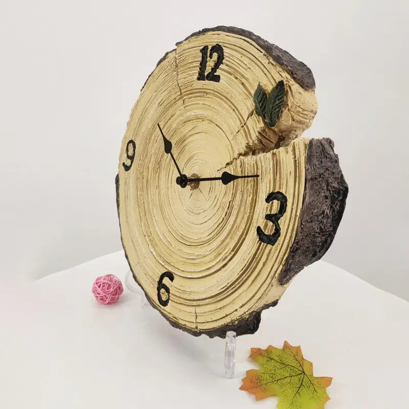 Rustikale Baumstamm-Wanduhr