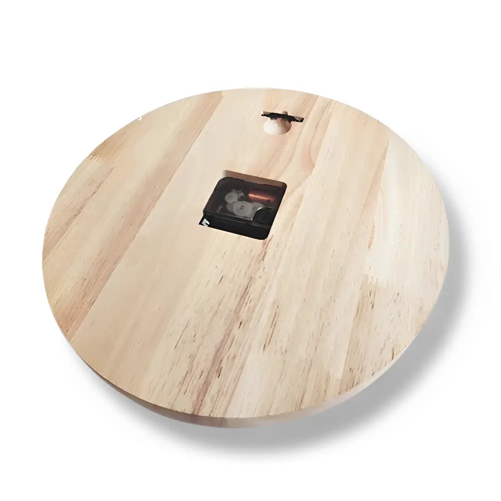 Minimalistische Wanduhr aus Holz
