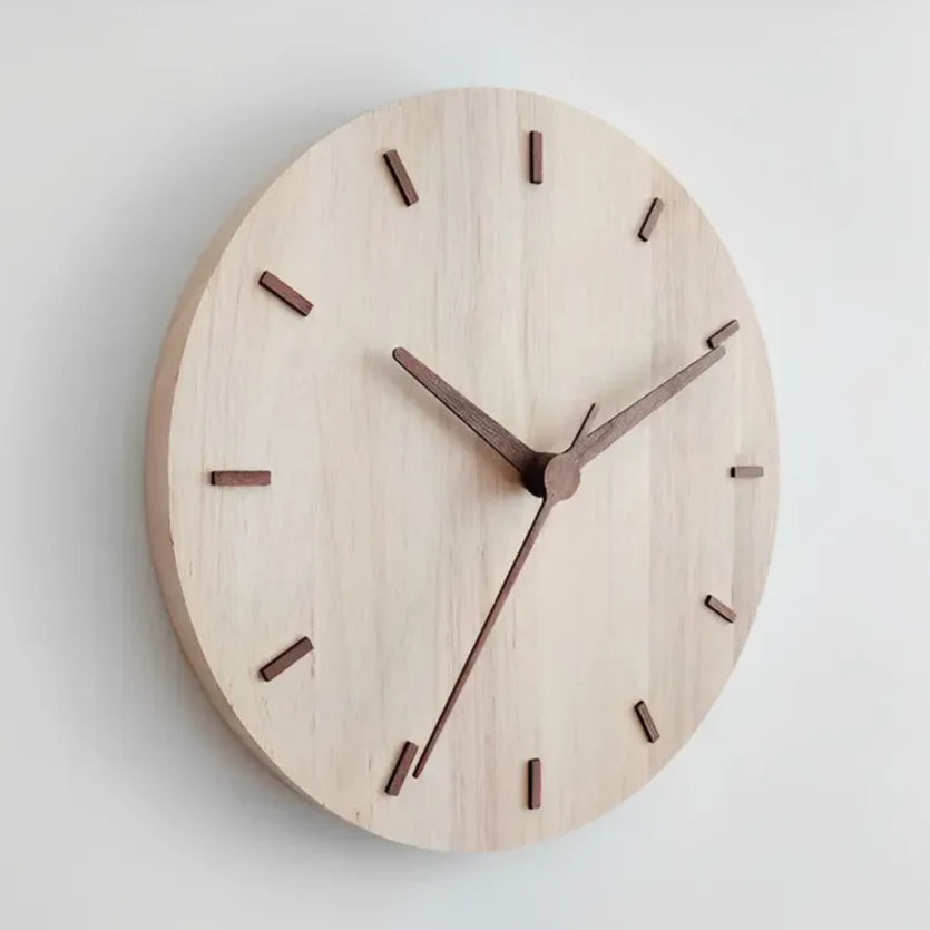 Minimalistische Wanduhr aus Holz