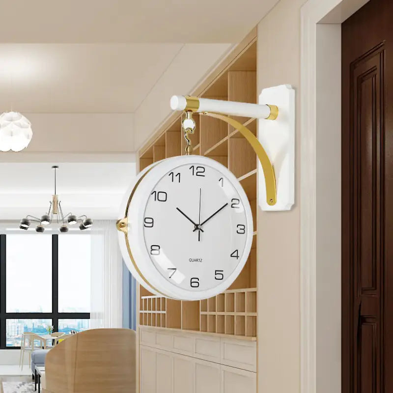 Doppelseitige Uhr zur Wohnzimmerdekoration