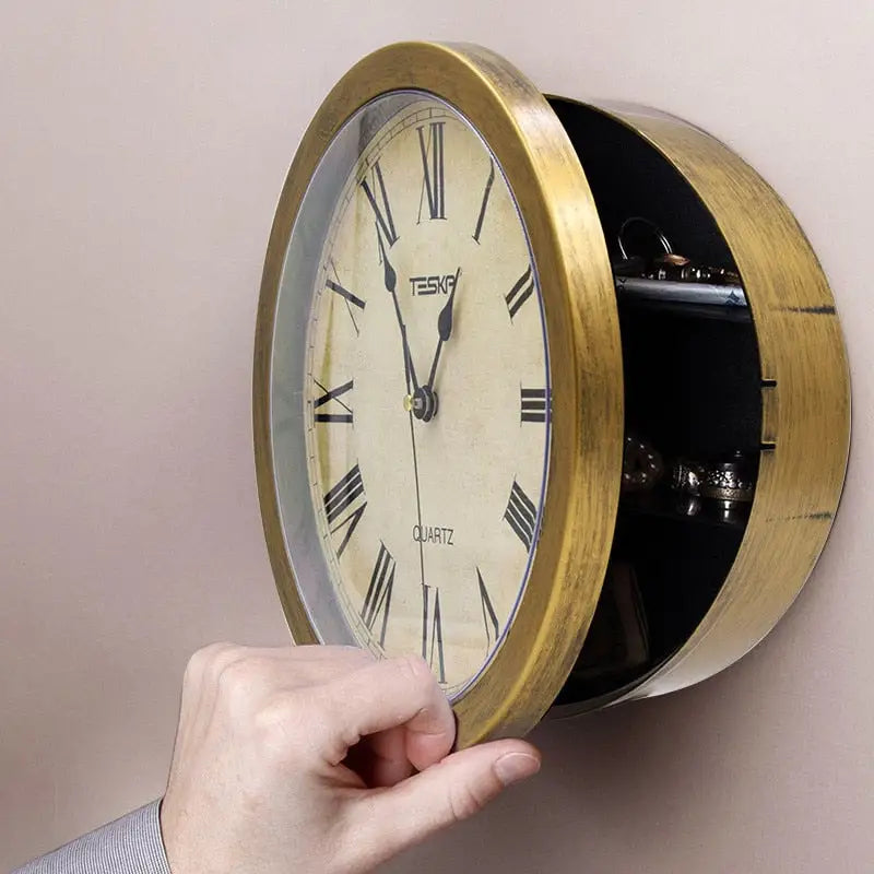 Wanduhr mit Geheimfach