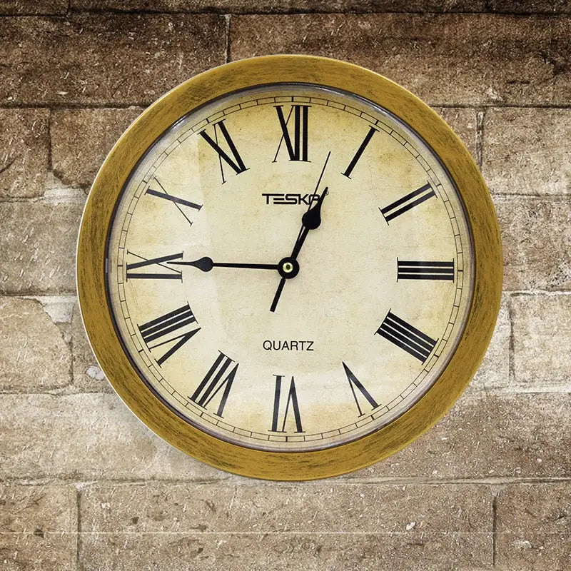 Wanduhr mit Geheimfach