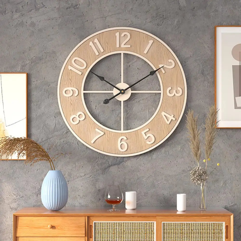 Skandinavische Wanduhr aus Naturholz