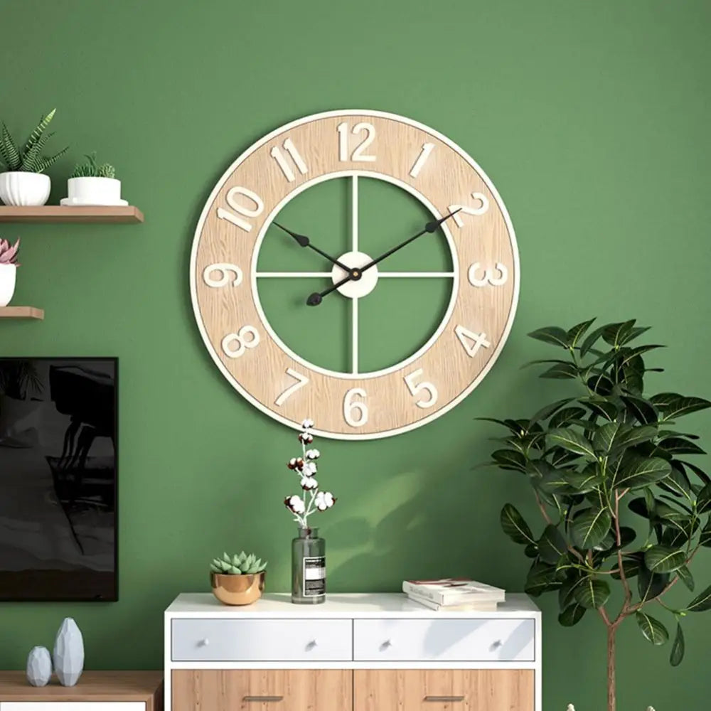 Skandinavische Wanduhr aus Naturholz