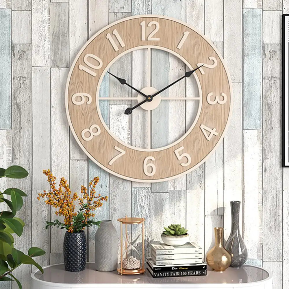 Skandinavische Wanduhr aus Naturholz