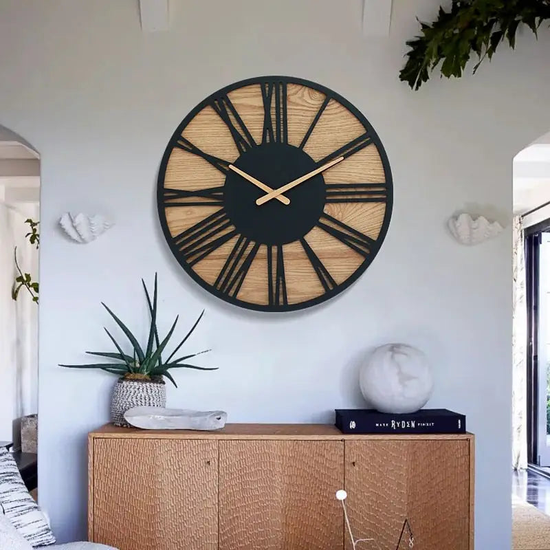 Wanduhr Holz & Schwarze Römische Ziffern