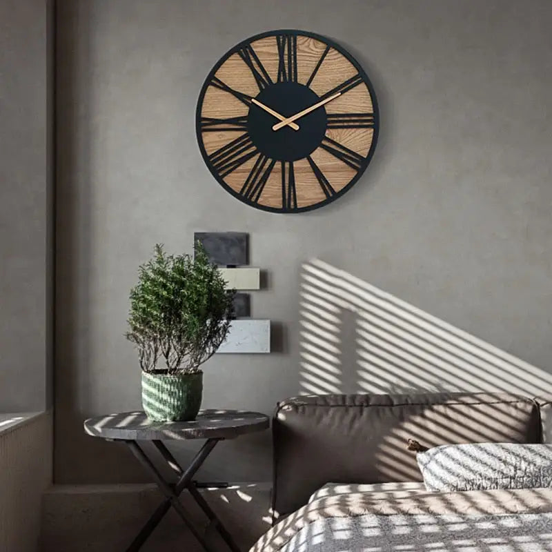 Wanduhr Holz & Schwarze Römische Ziffern