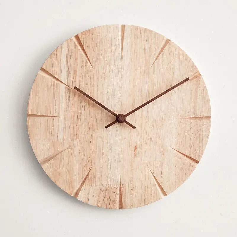 Holzwanduhr geschnitzt
