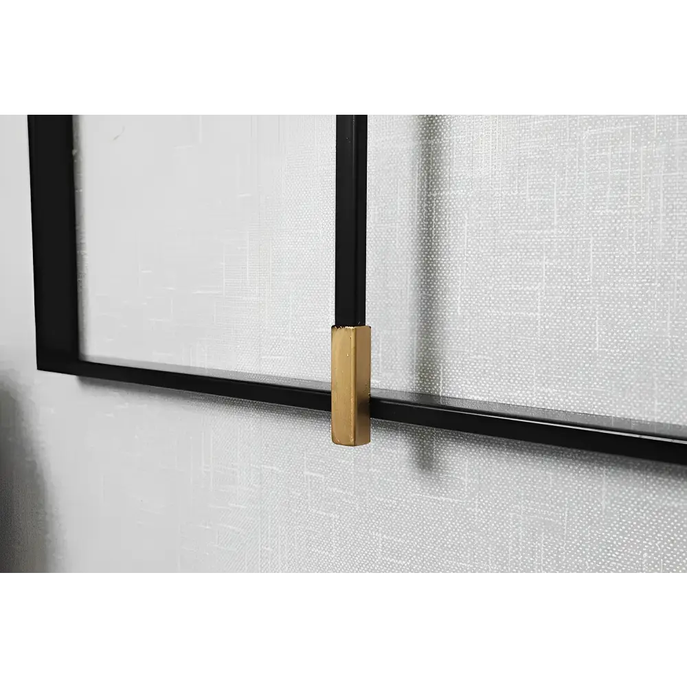 Quadratische Wanduhr im minimalistischen Design