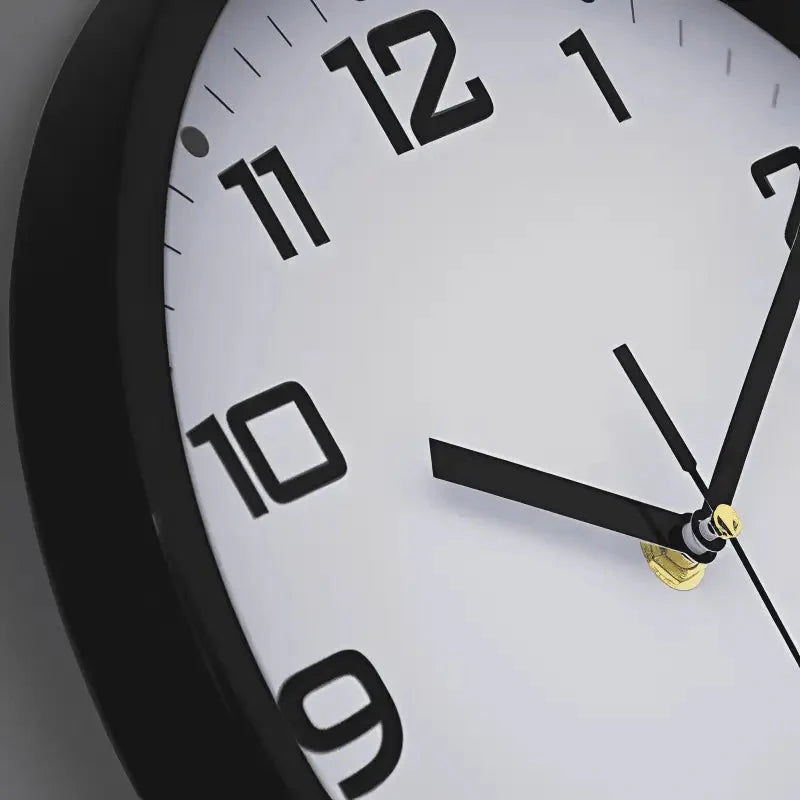 Klassische Wanduhr