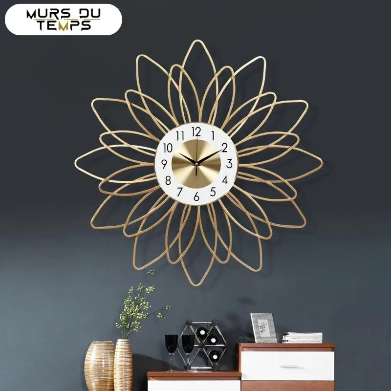 Wanduhr Goldene Blume Design