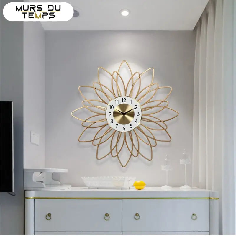 Wanduhr Goldene Blume Design