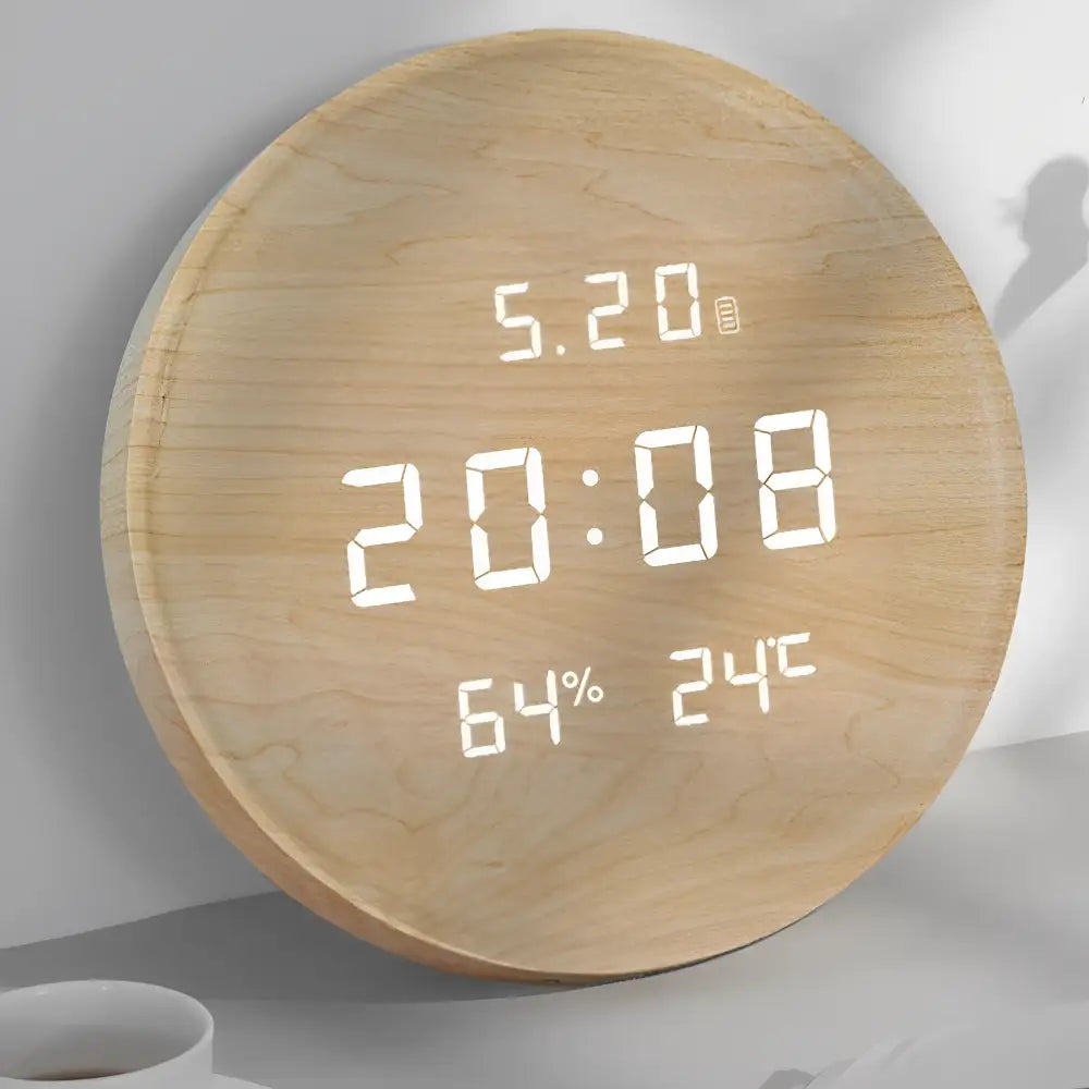 Digitale Wanduhr aus Holz