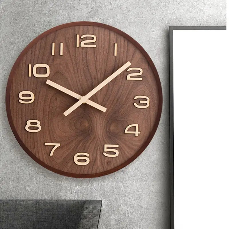Wanduhr aus Nussbaumholz