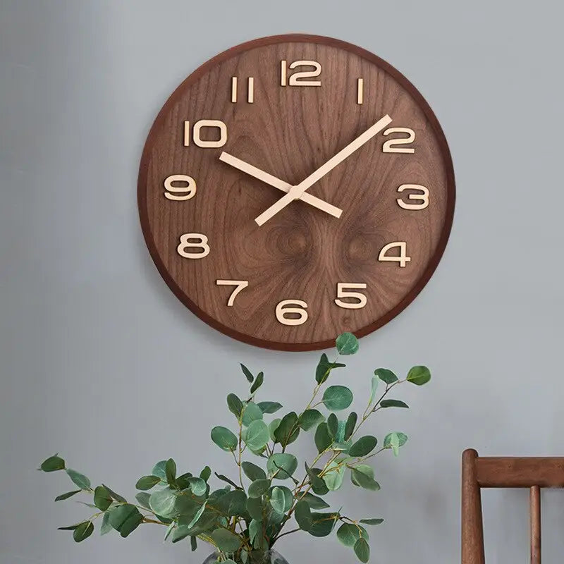 Wanduhr aus Nussbaumholz