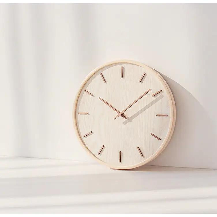 Wanduhr aus natürlichem Holz