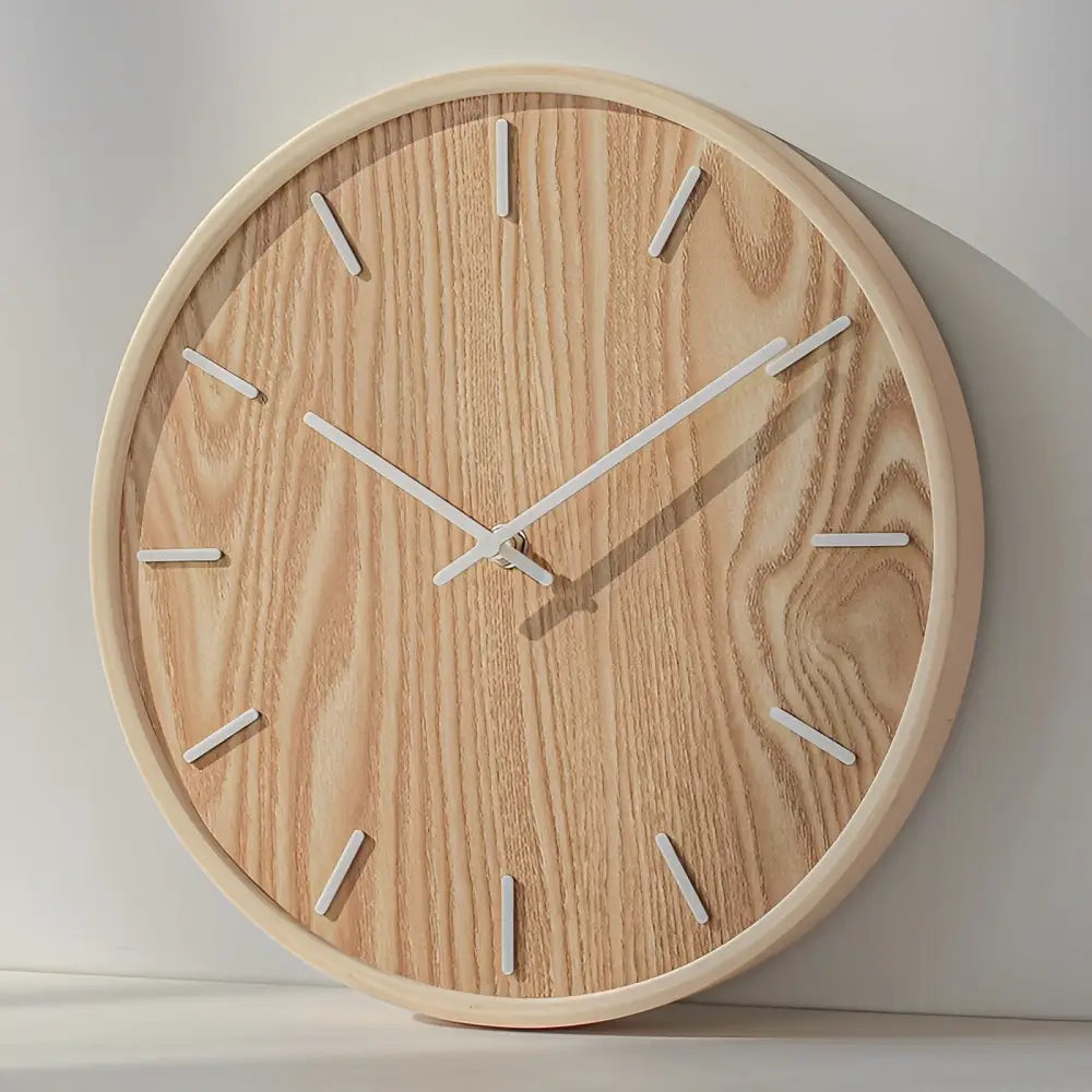 Wanduhr aus natürlichem Holz