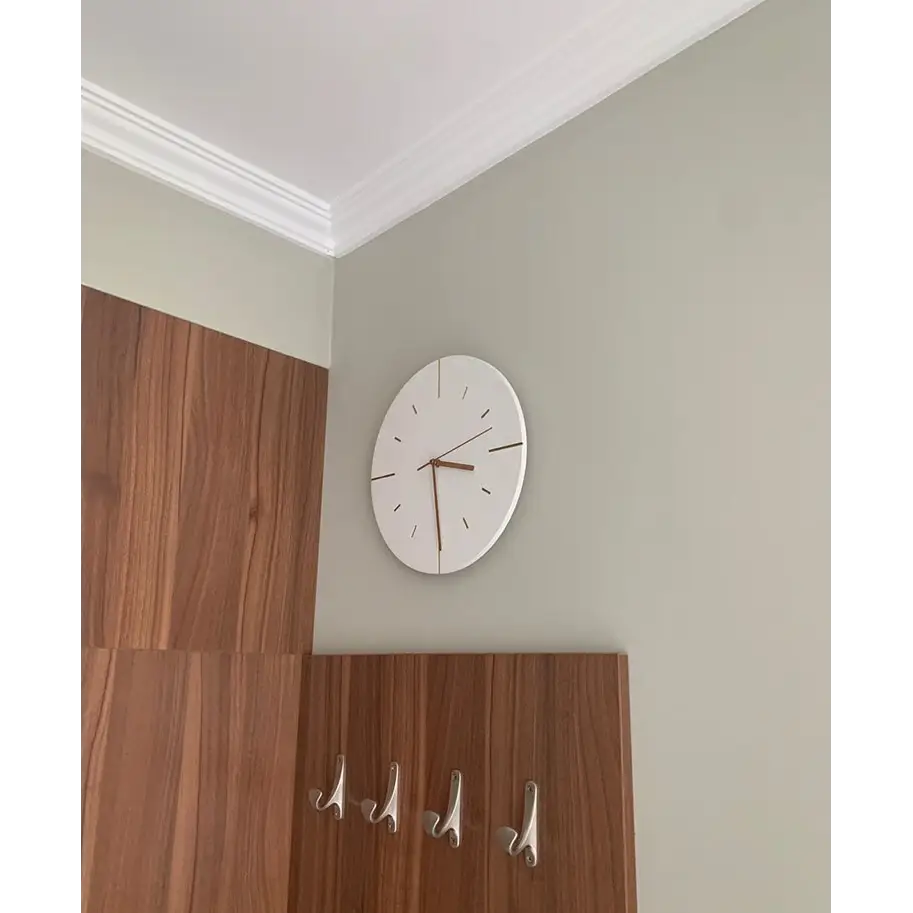 Wanduhr in Zementoptik