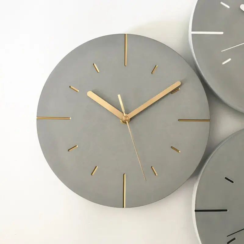 Wanduhr in Zementoptik