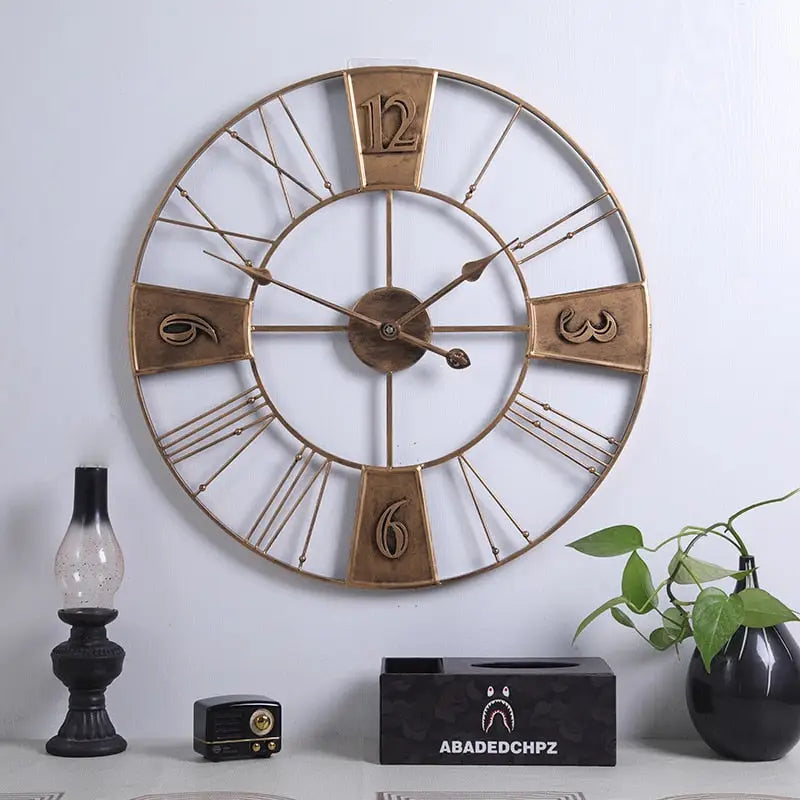 Große Wanduhr im Factory-Stil