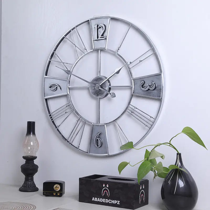 Große Wanduhr im Factory-Stil