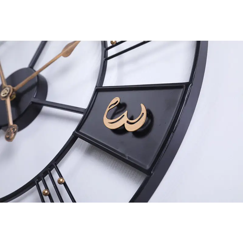 Große Wanduhr im Factory-Stil
