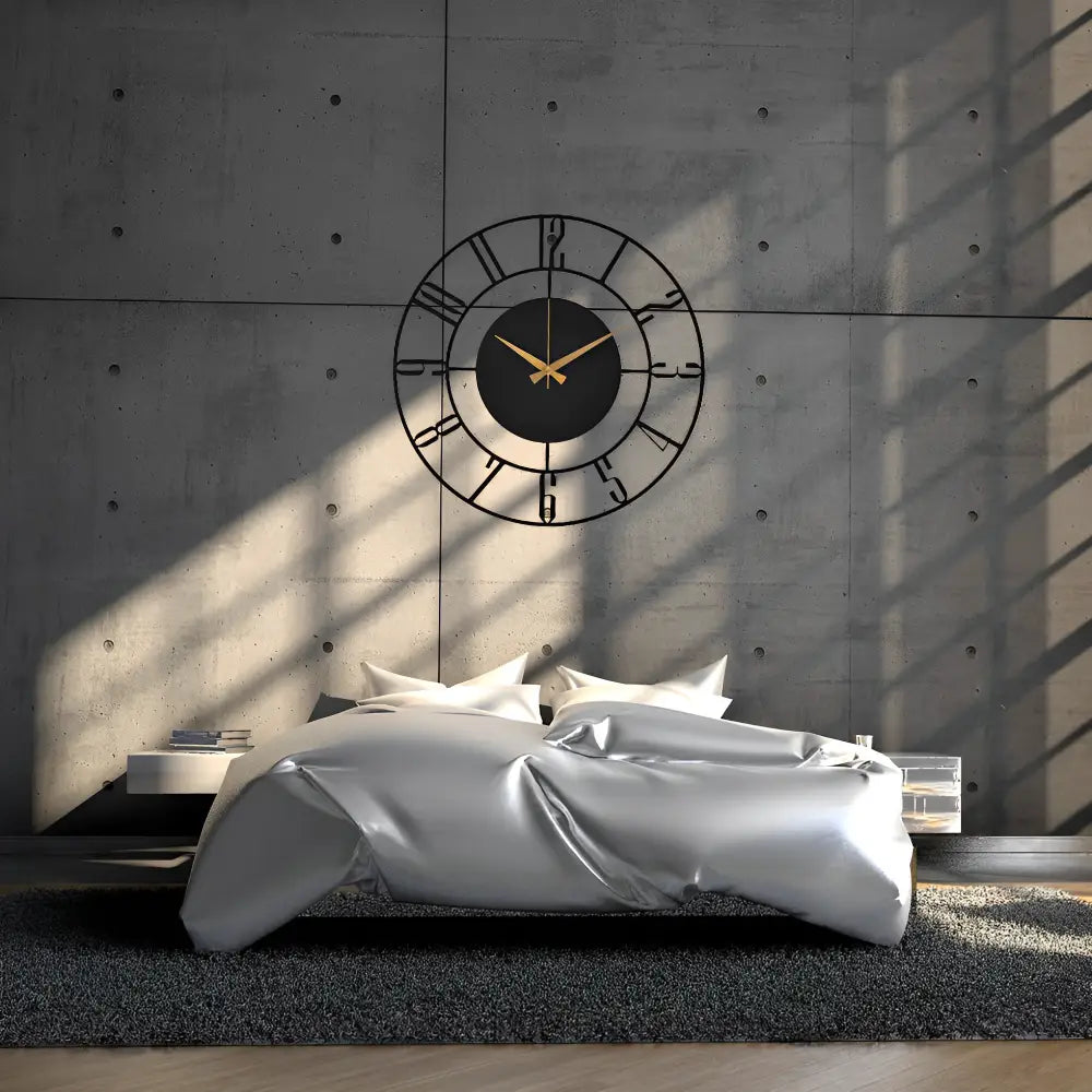 Moderne Wanduhr aus schwarzem Holz