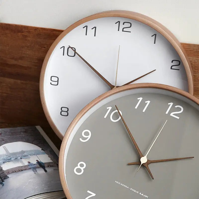Wanduhr aus massivem nordischem Holz