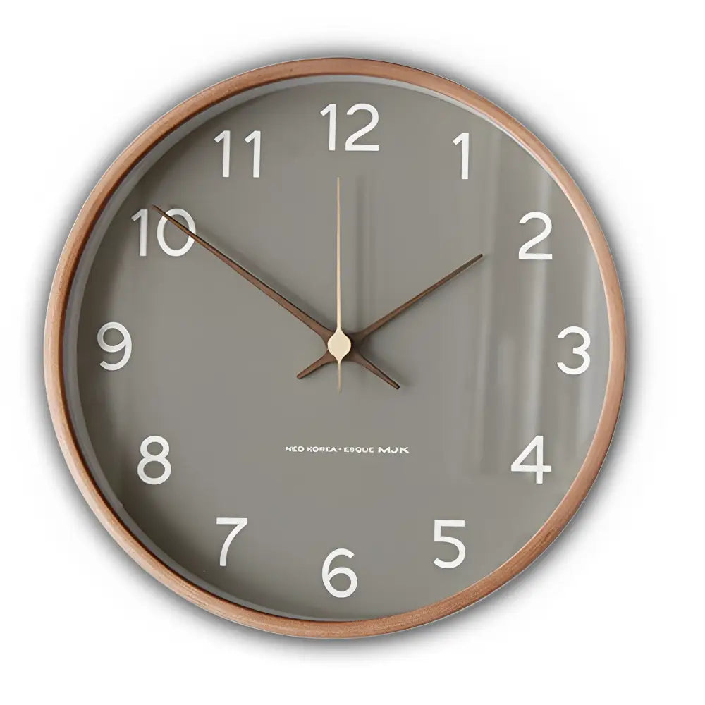 Wanduhr aus massivem nordischem Holz