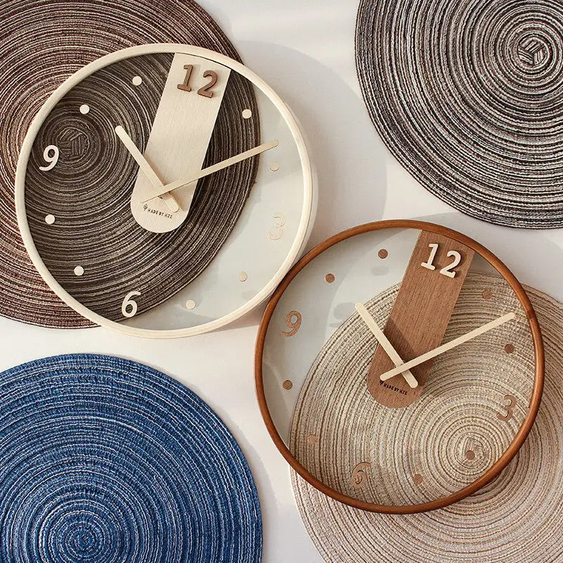 Originelle Wanduhr aus Holz