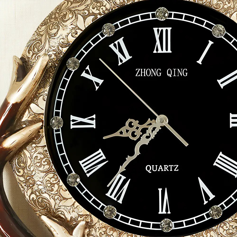 Wanduhr mit Hirschmotiv