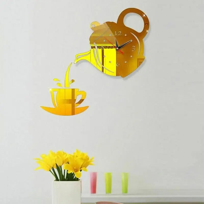 Wanduhr mit Tasse & Teekanne